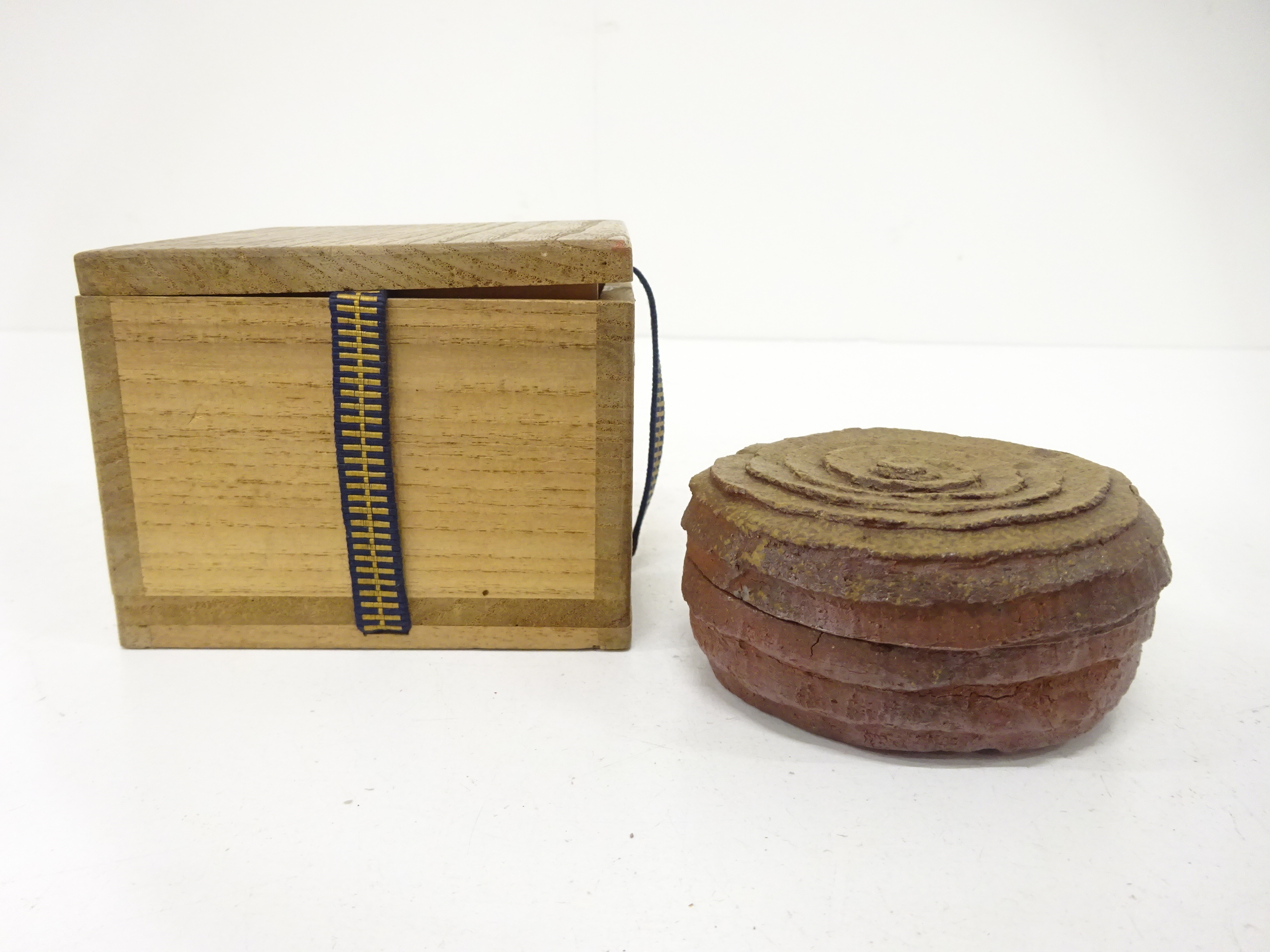 JAPANESE TEA CEREMONY / BIZEN WARE KOGO INCENSE CONTAINER